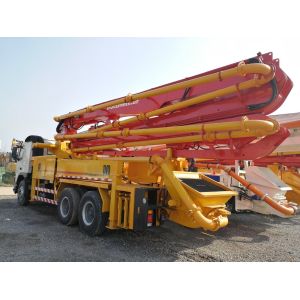 36 Meter Putzmeister Concrete Pump with Refurbished Condition and Cylinder Type