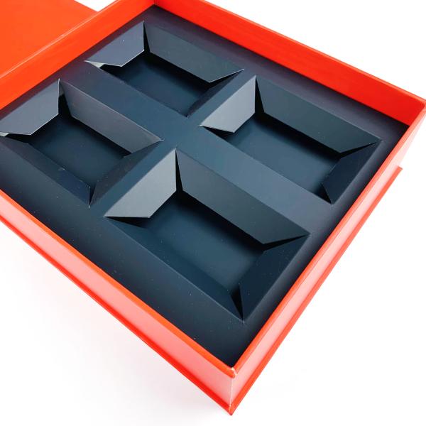 Kid Carton Products Box Packaging Corporate Gift Box with Bag Set Finishing Gold/Silver Hot Stamping/UV Spot/Embossing