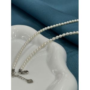 Heart shaped pendant necklace with a pendant size of 9 mm 10 mm and 41 cm chain