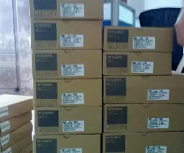 Buy Mitsubishi Servo Motor  HF-KP43 AC Servo Amplifier at wholesale prices