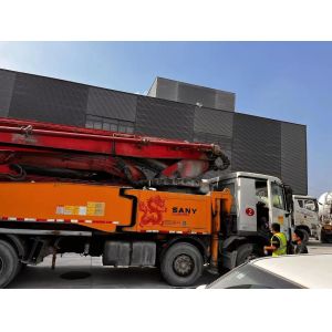56m Vibrating Amplitude 2013 Concrete Mixer Construction Machine on Mercedes