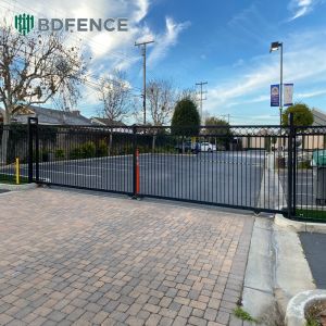 Metallic Finish Shiny Metal Tubular Fencing Easily Assembled