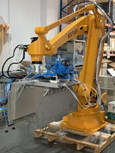 China Robot With Gripper  Handle Diverse Payloads With Speed And Precision on sale