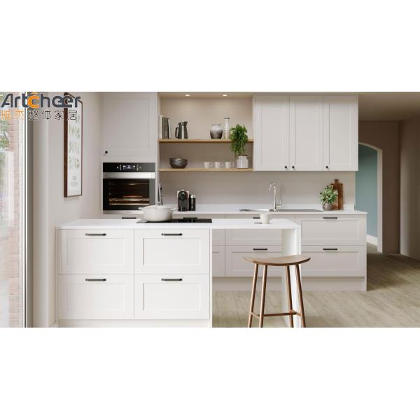 Modern Stylish American Style Kitchen Cabinets in Solid Wood with Customized Size