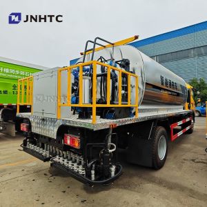HOWO Asphalt Spraying Equipment Trucks 4X2 160HP Intelligent Bitumen Spreader
