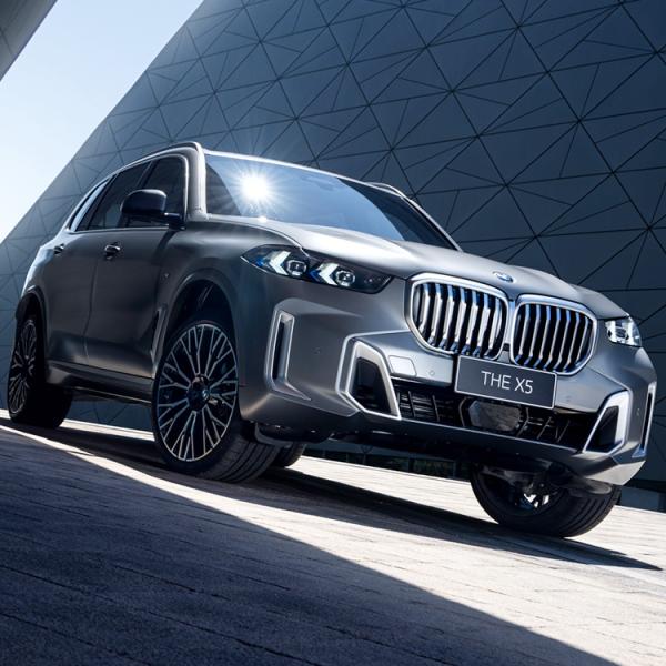 Family-friendly B-MWs X5 Sporty Luxurious Off-road SUV with Max Speed of 222km/h and LED Headlights