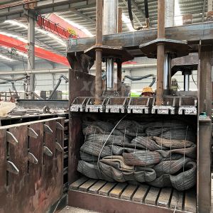 Vertical Tyre Baler Machine Iron Metal Hydraulic Press Baler