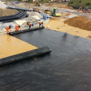 HDPE Plastic Waterproofing Anti-Seepage Geomembrane in Landfill Tailings
