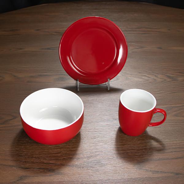 Passion Red Colorful Porcelain Plates 3pcs Christmas Lifestyle