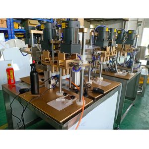 Multifunction 4 Wheel Screw Capping Machine For Plastic Bottles