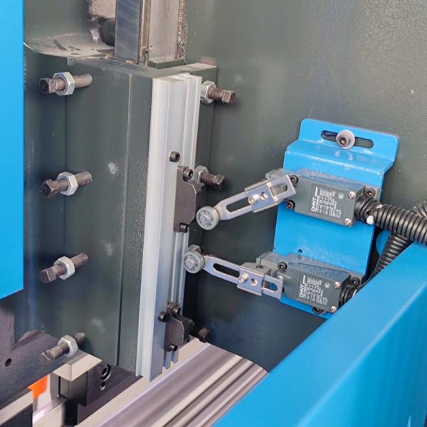 CNC Hydraulic Press Brake 3mm With E21 Controller 5.5Kw 63T 2500mm