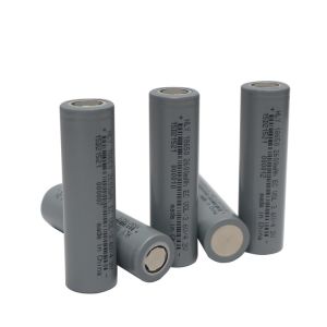 Cylindrical 3.6 V Lithium Battery 18650 2600mAh Rechargeable Flashlight