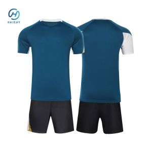 Dynamic Football Jersey Lightweight Breathable Polyester Customizable Player