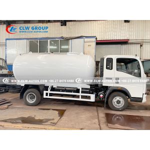 HOWO LPG Bobtail Propane Delivery Truck 2.5ton 5000liters