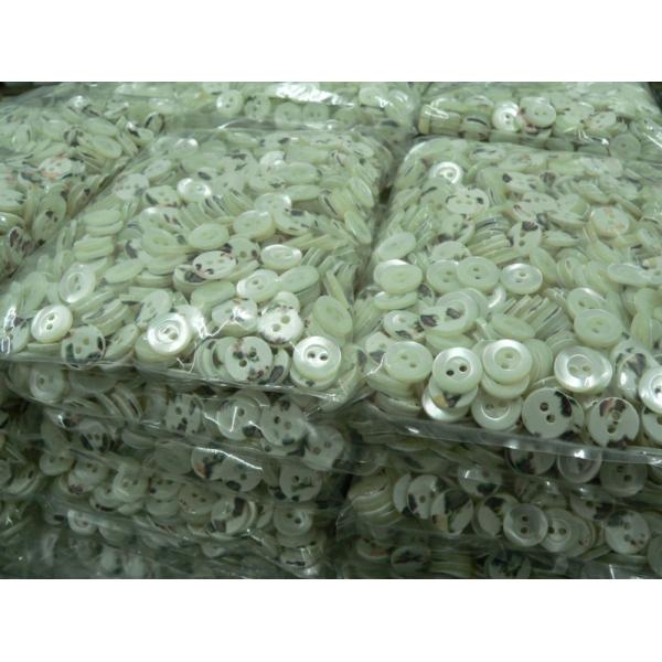 Factory wholesale high quality akoya 2 holes round natural agoya shell button for shirt dress