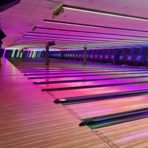 Bowling Equipment for Multiple People String Pinsetter Machine and Scoring