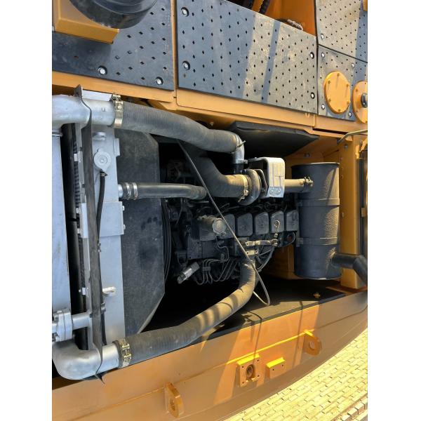 22 Ton Second Hand Hyundai R225 Crawler Excavator Used 112 KW Engine Power And 1.05 M3 Bucket Capacity