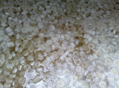 Virgin HDPE MBBR Filter Media , Aquaponics Biofilter Mediambbr Water Treatment