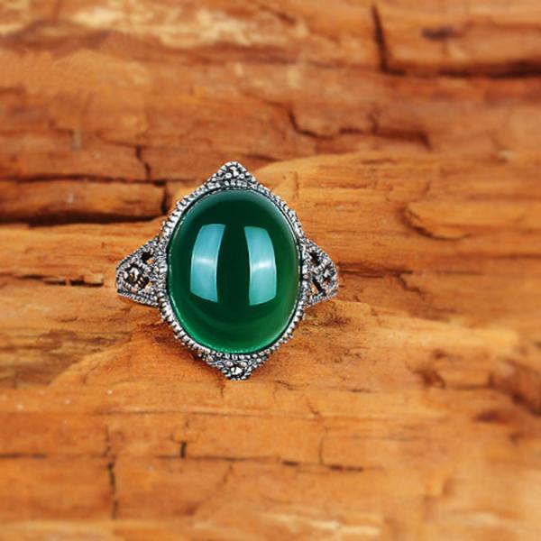 925 Silver with Oval Green Agate Vintage Marcasite Ring (R121404)