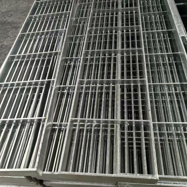 Buy Durable Silver Anti Slip Grating for Outdoor Sidewalks at wholesale prices