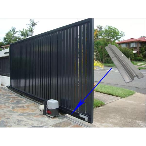 Outdoor Heavy Duty Sliding Gate Track Hardware In Concrete 5.8 Meteres