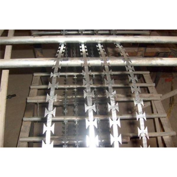 Welded Bto 22 Razor Wire Mesh Fence 50mmx100mm Hole Opening