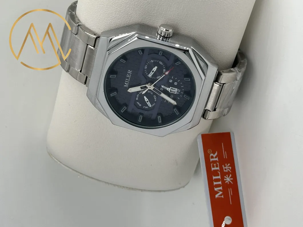 Luxury Women Fashion Casual Gift Watches Women′ S Quartz Clock Man Leather Strap Sports Wrist Watch