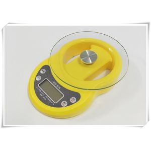 Quality Mini 4MM Glass Weight Scale , Easy To Read Electronic Kitchen Weighing Scales for sale