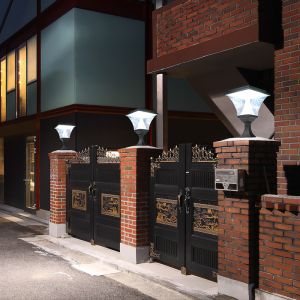 Intelligent Solar Pillar Light IP65 Water Resistant Multipurpose