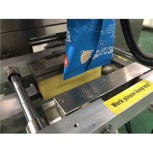 PLC Pillow Bag Punch Packing Machine For Candy Sugar