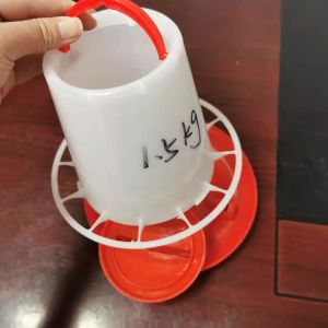 Chicken Water Plastic 1.5kg Poultry Feeder Drinker