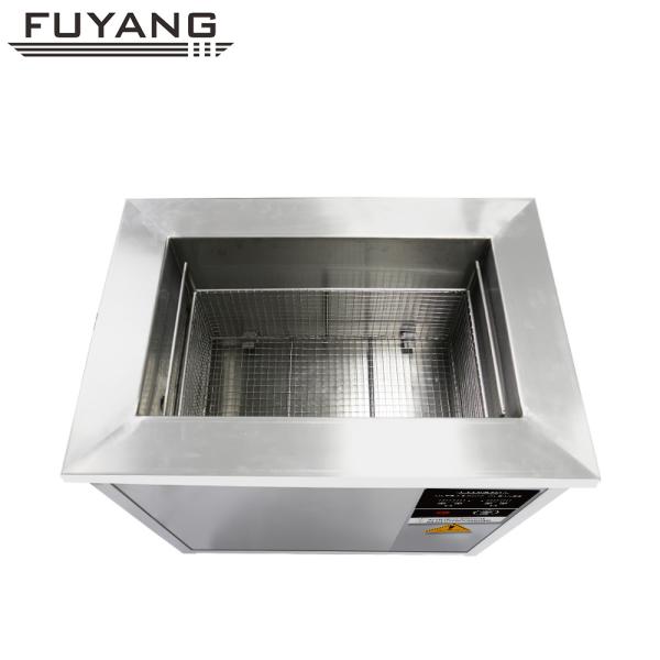 Buy 560L Industrial Ultrasonic Cleaning Machine SUS304 Tank For Casters at wholesale prices