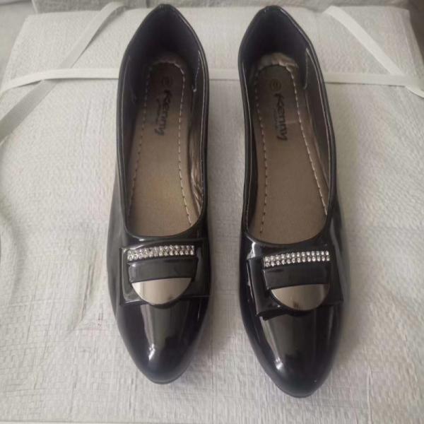 Buy Ladies Black Shoes at wholesale prices