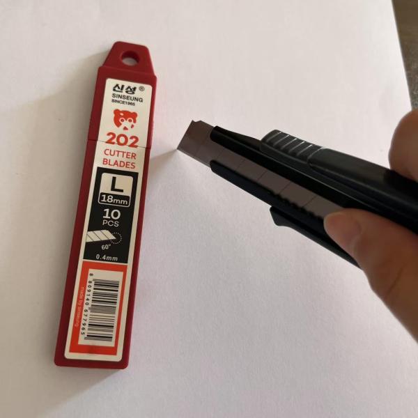 Precision 18mm Cutter Blades Accurate Cutting with Varying Replacement Frequency