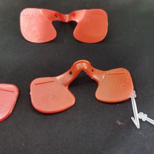 China Lightweight Red Round Poultry Glasses Anti Pecking Eye Mask For Adult Chickens on sale