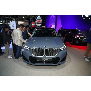 s 2023 B-M-W iX1 SUV Stock Cars Medium and Large Cars with Lithium Iron