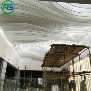 Environmental Friendly Linear Suspended Metal Ceiling 0.9mm White Aluminum