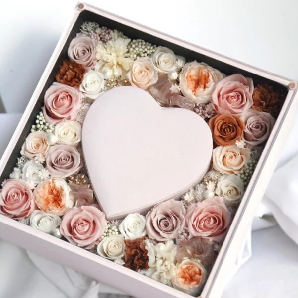 Natural roses preserved floras gift box decorated with jewelry