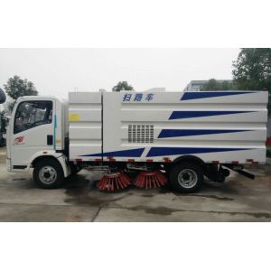 Howo White 4*2 Road Cleaning Truck With 1.5cbm Water And 4cbm Dust Tank