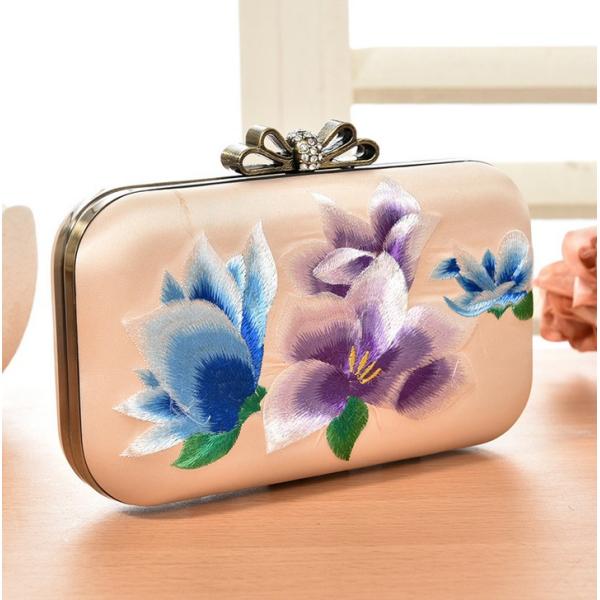 Korean version of the 2016 new women's vintage evening bags hand embroidery silk clutch bag mini-packet