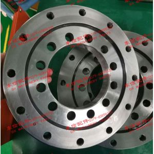 Crossed roller bearing XU120179