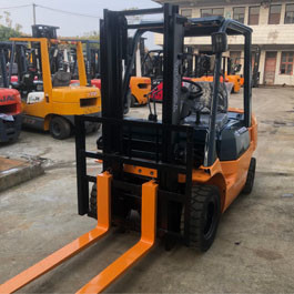 Warehouses Used Diesel Forklift Toyota 7F 3Ton 3m Lifting Height Can Be