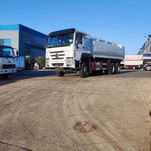 China 2025 Sinotruk Howo 6x4 Fuel Tank Truck with 25000L Oil Tanker Customizable Manual Transmission New Condition on sale