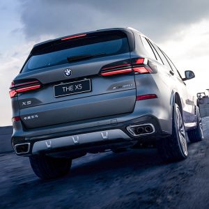 Family-friendly B-MWs X5 Sporty Luxurious Off-road SUV with Max Speed of 222km/h