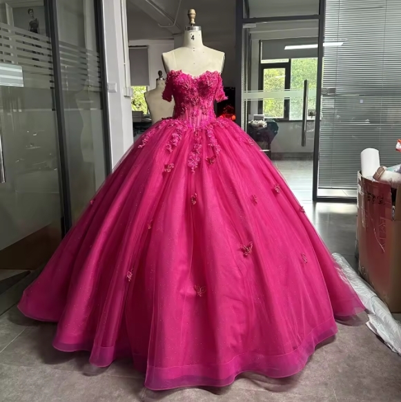 Vintage Sweetheart Neck Court Train Off-the-shoulder Appliqued Lace Red Tulle Long Girl Quinceanera Dress