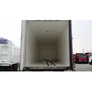 Euro 2 Heavy Cargo Trucks , 5 Ton Refrigerated Truck For Frozen Foods Transporti