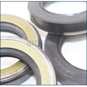 215823 Oil Seal Travel Motor For Doosan SOLAR 150LC-V 155LC-V 170LC-V 175LC-V