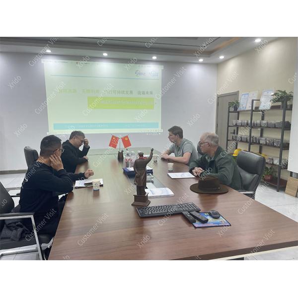 High Efficiency Automatic 380V/50HZ Tire Crusher Machine with 2200kg Weight and 22 Power for Waste Tire Recycling