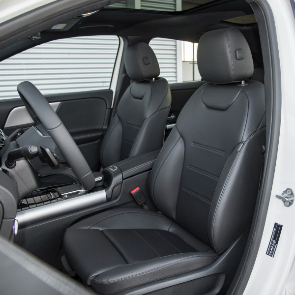 Mercedes-Benz 2023 GLA 200 version Gasolin Compact SUV Avto Electro Excellent