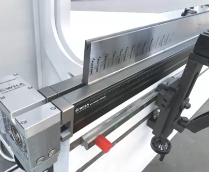 SMART Stainless Steel Hydraulic CNC Press Brake With 4+1 Axis